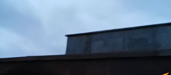 Слово оккупанты смывают с памятника Освободителям Риги - Sputnik Латвия