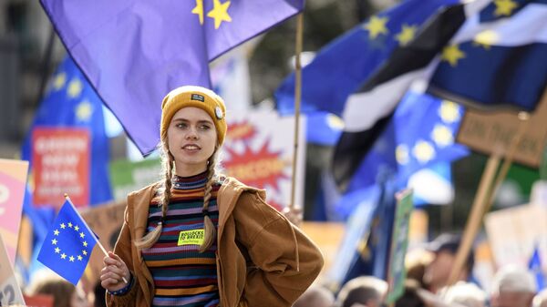 Участница акции протеста против Brexit в Лондоне - Sputnik Латвия