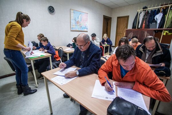 Географический диктант в Риге: проверяем знания вместе с министром обороны России - Sputnik Латвия