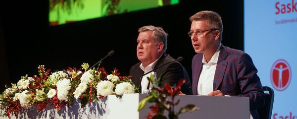 Конгресс партии Согласие. Янис Урбанович и Нил Ушаков Конгресс партии Согласие. Янис Урбанович и Нил Ушаков - Sputnik Латвия