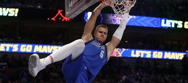 Кристапс Порзингис в игре против  Портленд Трейл Блейзерс  - Sputnik Латвия