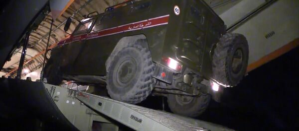 РФ перебросила силы и технику к турецко-сирийской границе - видео - Sputnik Латвия