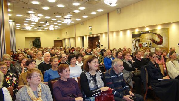 Войны не будет, пока не захочет армия: немецкий политолог выступил в Латвии Войны не будет, пока не захочет армия: немецкий политолог выступил в Латвии - Sputnik Латвия