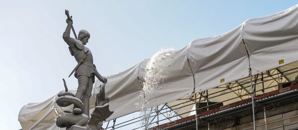 Первый снег в Риге. Строительные леса - Sputnik Latvija