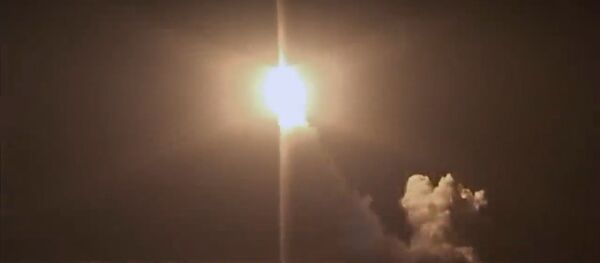 Пуск ракеты Булава с атомной подлодки Князь Владимир - видео - Sputnik Латвия