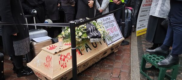 Акция протеста медиков возле здания Сейма в Риге - Sputnik Latvija