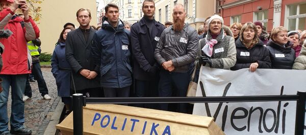 Акция протеста медиков возле здания Сейма в Риге Акция протеста медиков возле здания Сейма в Риге - Sputnik Latvija