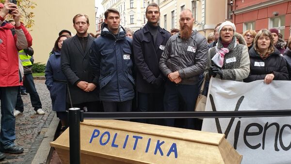 Акция протеста медиков возле здания Сейма в Риге - Sputnik Latvija