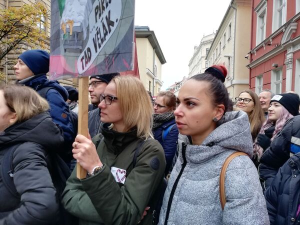 Гробы у Сейма: латвийские медики отказываются работать и требуют денег Гробы у Сейма: латвийские медики отказываются работать и требуют денег - Sputnik Латвия