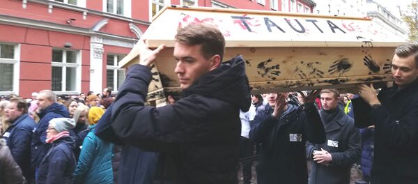 Акция протеста медиков у здания Сейма в Риге - Sputnik Latvija