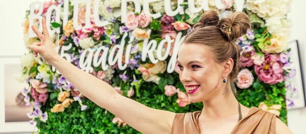  Модные тенденции в макияже представляет латвийская певица Катрина Гупало - Sputnik Латвия