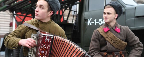 Участники марша, приуроченного к 78-й годовщине парада 1941 года на Красной площади Участники марша, приуроченного к 78-й годовщине парада 1941 года на Красной площади - Sputnik Латвия