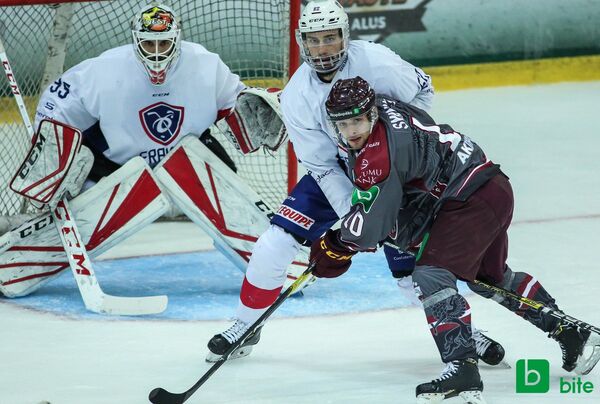 Денис Смирнов второй матч подряд приносит Латвии победу Денис Смирнов второй матч подряд приносит Латвии победу - Sputnik Латвия