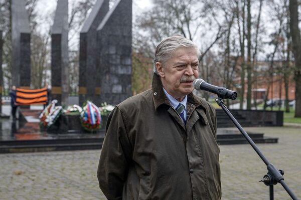 Вечный огонь Даугавпилса снова горит. Снова навсегда - Sputnik Латвия