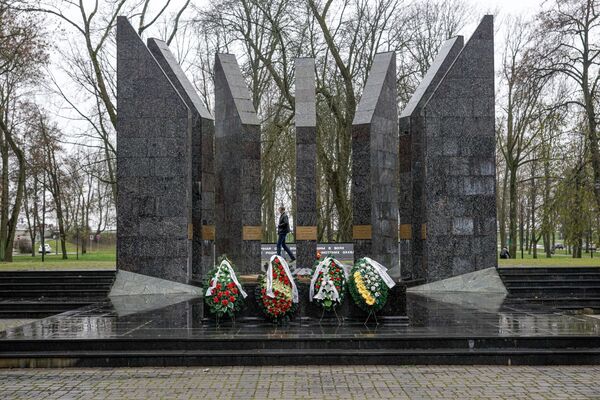 Вечный огонь Даугавпилса снова горит. Снова навсегда - Sputnik Латвия