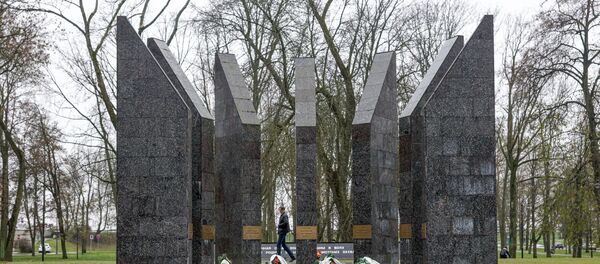 Мемориал советским воинам в Даугавпилсе Мемориал советским воинам в Даугавпилсе - Sputnik Латвия