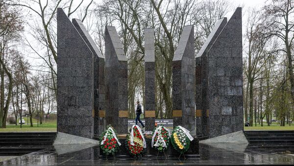 Мемориал советским воинам в Даугавпилсе - Sputnik Latvija