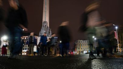 Памятник Свободы. В годовщину "Хрустальной ночи" в Риге вcпомнили жертв Холокоста