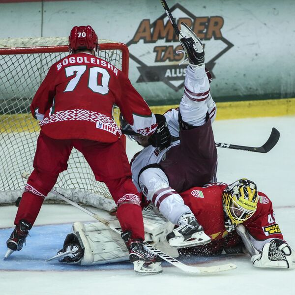 В последнем матче Латвия уступила белорусам и потеряла первое место В последнем матче Латвия уступила белорусам и потеряла первое место - Sputnik Латвия