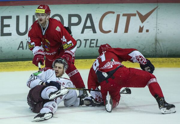 В последнем матче Латвия уступила белорусам и потеряла первое место В последнем матче Латвия уступила белорусам и потеряла первое место - Sputnik Латвия