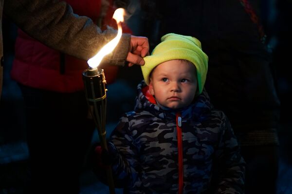 В День Лачплесиса в Риге состоялось факельное шествие - Sputnik Латвия