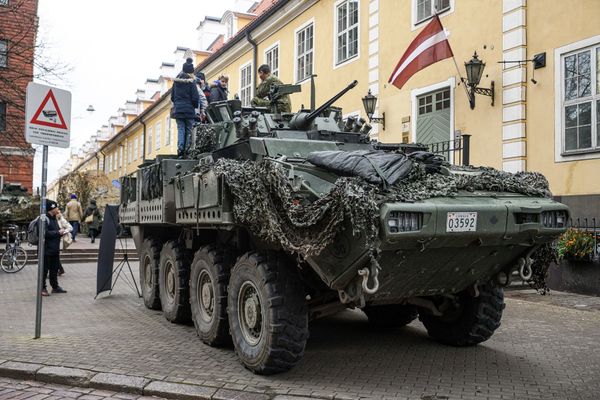 Канадский БТР LAV6 на выставке военной техники в День Лачплесиса Канадский БТР LAV6 на выставке военной техники в День Лачплесиса - Sputnik Латвия