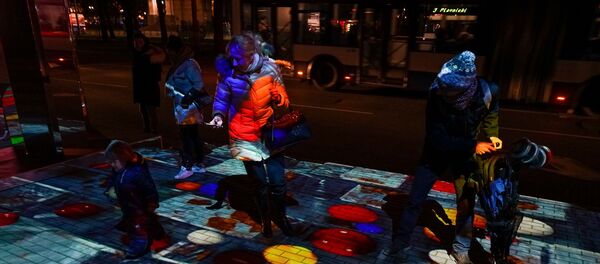 12-й фестиваль Staro Rīga. Световая инсталляция Встреча у кабинета министров Латвии 12-й фестиваль Staro Rīga. Световая инсталляция Встреча у кабинета министров Латвии - Sputnik Латвия