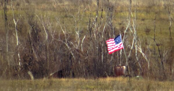 No kurienes nākdami, puiši? Ukraiņu karavīri Donbasā pacēluši ASV karogu No kurienes nākdami, puiši? Ukraiņu karavīri Donbasā pacēluši ASV karogu - Sputnik Latvija