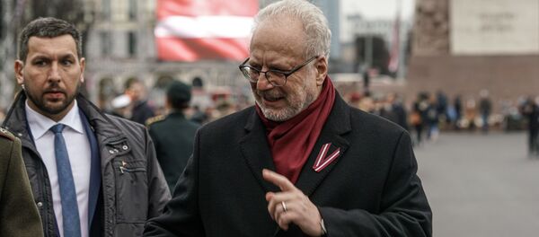 Президент Эгилс Левитс у памятника Свободы Президент Эгилс Левитс у памятника Свободы - Sputnik Латвия