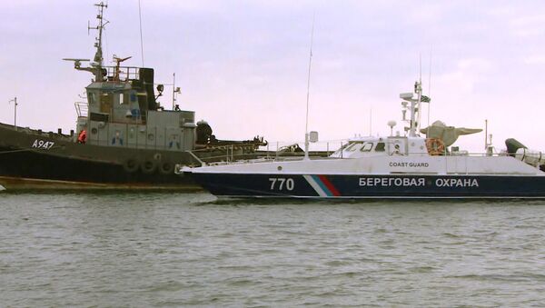Задержанные в Черном море Украинские корабли покинули керченский порт - Sputnik Латвия