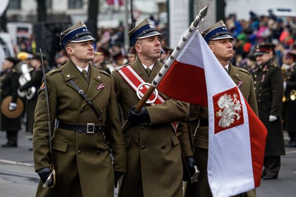 Военнослужащие Польши на параде в Риге в День независимости Латвии - Sputnik Латвия