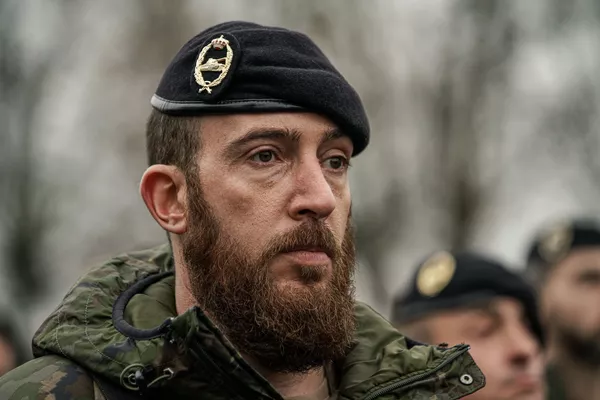 Испанский танкист во время парада в Риге в День независимости Латвии - Sputnik Латвия