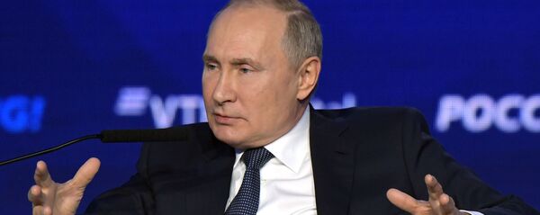 Президент РФ В. Путин посетил 11-й Инвестиционный форум ВТБ Капитал Россия зовет! Президент РФ В. Путин посетил 11-й Инвестиционный форум ВТБ Капитал Россия зовет! - Sputnik Latvija