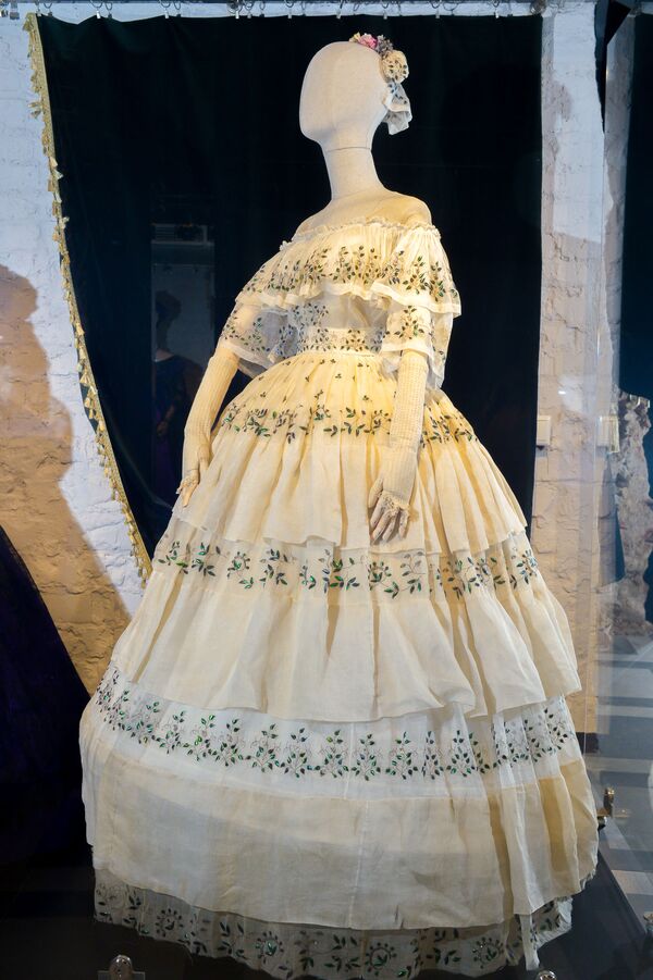 Дама в кринолине: самая экстремальная мода викторианской эпохи в Музее моды Риги - Sputnik Латвия