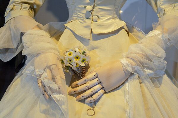 Дама в кринолине: самая экстремальная мода викторианской эпохи в Музее моды Риги - Sputnik Латвия