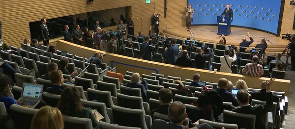 Как НАТО выпрашивает деньги у Евросоюза - Sputnik Latvija