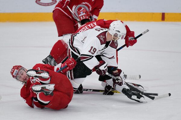 Витязь прервал серию поражений в матче с рижанами - Sputnik Латвия