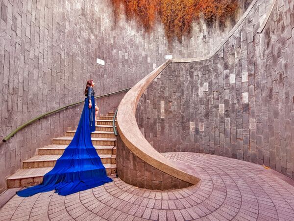 Снимок Lady in Blue фотографа из Сингапура, представленный на фотоконкурсе The World's Best Photos of #Fashion2019  - Sputnik Латвия