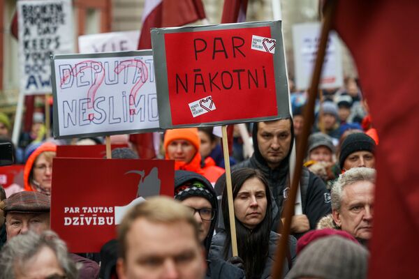 Акция протеста медиков у здания Сейма. - Sputnik Латвия