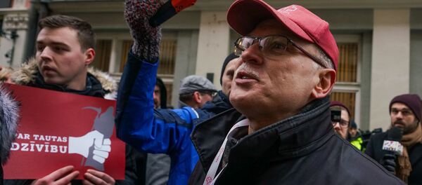 Акция протеста медиков у здания Сейма. Председатель Профсоюза работников здравоохранения и социального ухода Валдис Керис Акция протеста медиков у здания Сейма. Председатель Профсоюза работников здравоохранения и социального ухода Валдис Керис - Sputnik Latvija