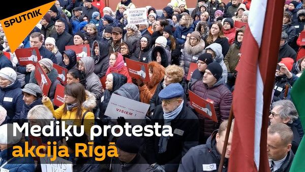 Vairāk nekā tūkstotis mediķu piedalījās protesta akcijā Rīgā - Sputnik Latvija