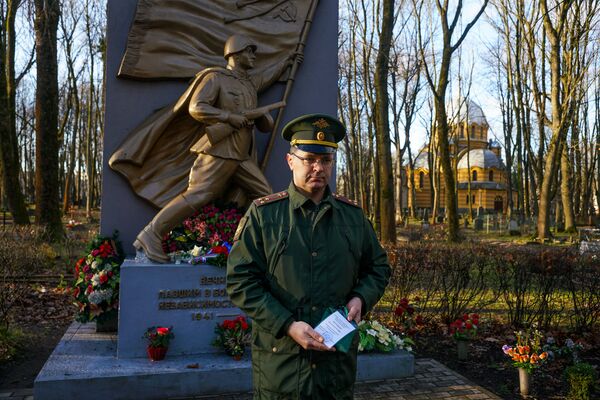 Кому нужна память неизвестных? Вспоминая неизвестного солдата Кому нужна память неизвестных? Вспоминая неизвестного солдата - Sputnik Латвия