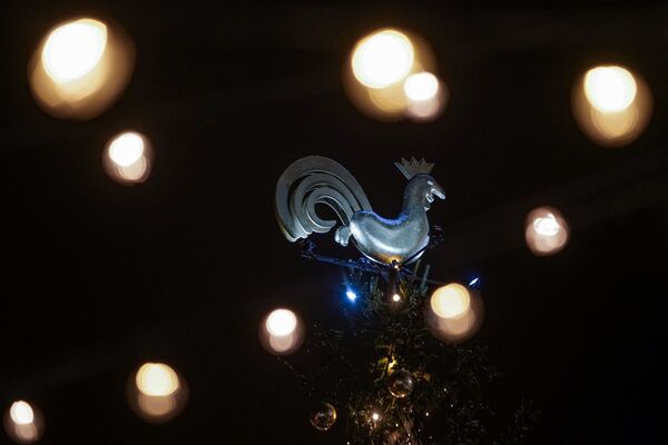 Петушок на рождественской елке в Риге - Sputnik Латвия