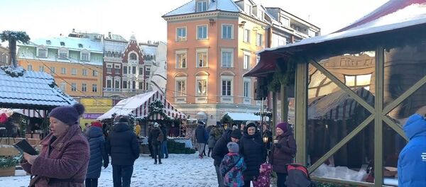 Рождество уже в Риге: праздничная ярмарка на Домской площади - Sputnik Латвия