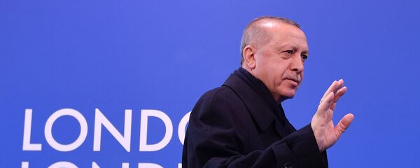 Президент Турции Реджеп Тайип Эрдоган на саммите НАТО в Лондоне Президент Турции Реджеп Тайип Эрдоган на саммите НАТО в Лондоне - Sputnik Latvija