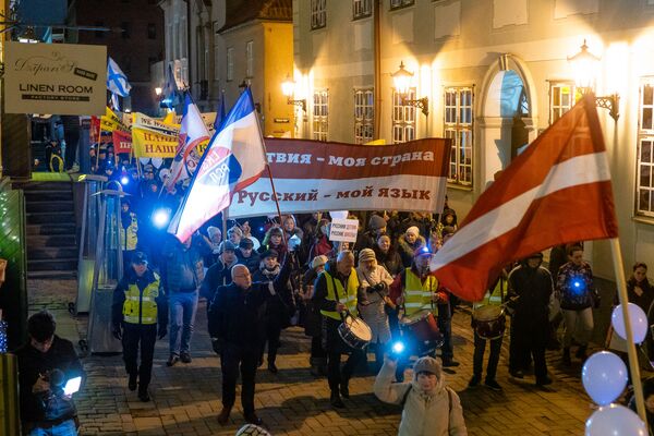 Внутри и вне Марша света против тьмы Внутри и вне Марша света против тьмы - Sputnik Латвия