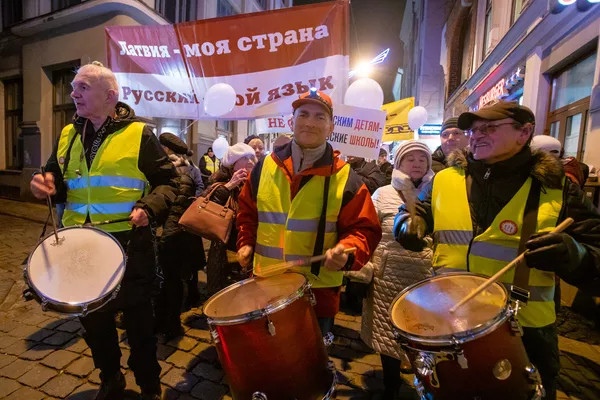 Это не факельное шествие: почему русские Латвии вышли на улицы Риги с фонариками Это не факельное шествие: почему русские Латвии вышли на улицы Риги с фонариками - Sputnik Латвия
