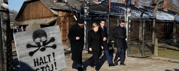 Vācijas kancleres vizīte Aušvicas nāves nometnē - Sputnik Latvija