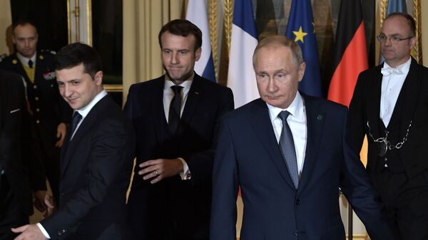 Президент РФ Владимир Путин, президент Франции Эммануэль Макрон и президент Украины Владимир Зеленский (справа налево), архивное фото - Sputnik Латвия