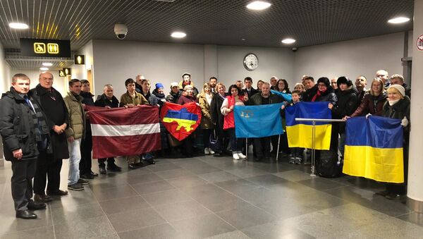 Встреча украинских моряков, прибывших на реабилитацию в Латвию - Sputnik Латвия